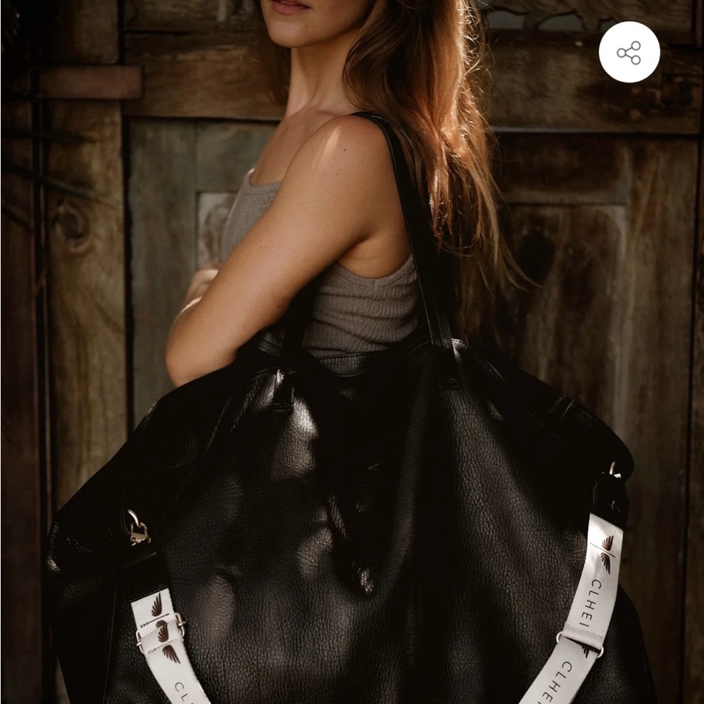 Chic, Luxurious Oversize Brown Leather Travel Tote